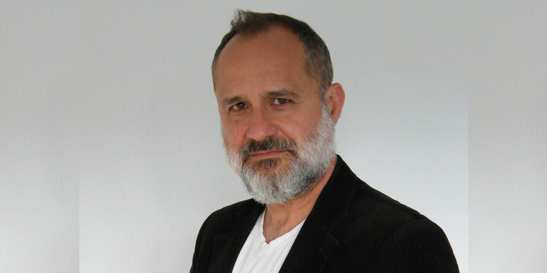 Antonio Ayuso presenta su libro 'Una apacible turbulencia'